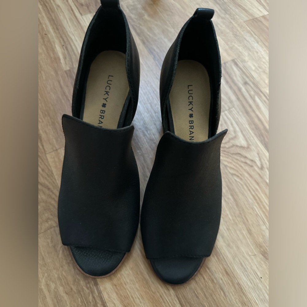 Lucky Brand Black Leather Open-Toe Block Heel Sandals - Picture 2 of 5